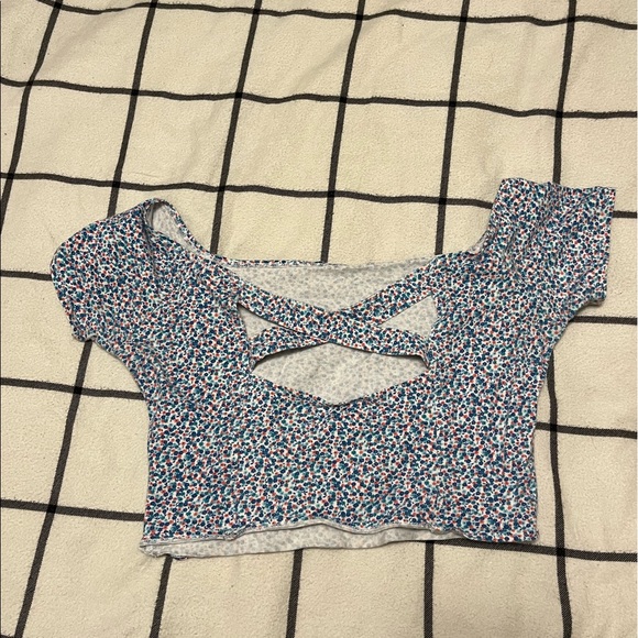Hollister floral crop top - Picture 2 of 3